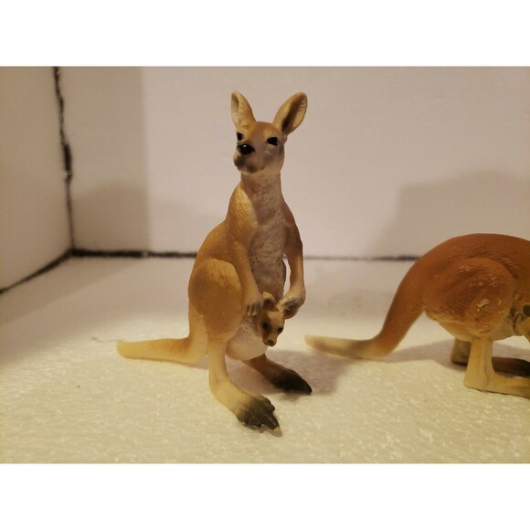 Schleich lot of 2 Kangaroos with Joeys - Picture 3 of 10